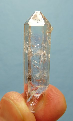Gemmy quartz crystal with phantom and freely moving bubble