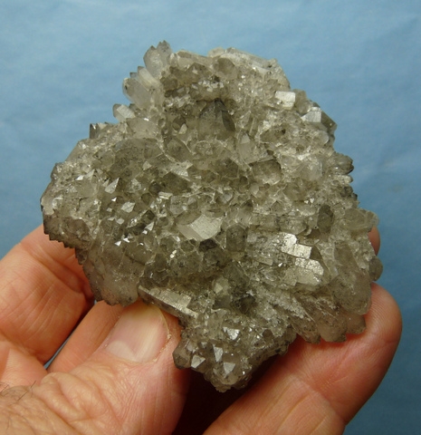 Two-sided quartz crystal specimen