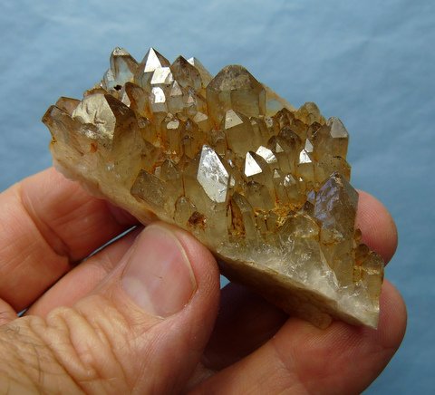 Quartz crystals with light greyish colouring, on matrix