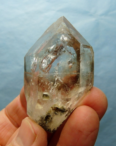 Double terminated quartz crystal with moving bubble